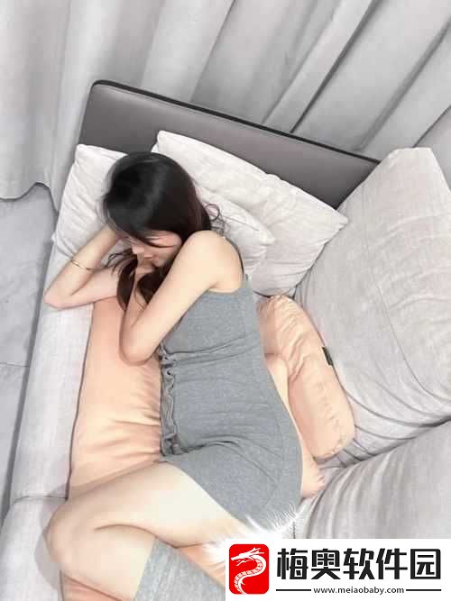 如何将自己变成喷泉夹枕头：一种奇特的体验方式