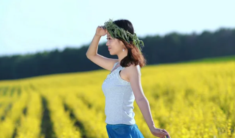 女性脱 给我揉 电影：色彩与性能的双重考量
