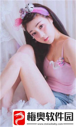 游泳馆里的两个教练孟月月教学出色网友：风格多样学习体验佳！
