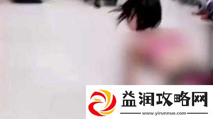 大尺度掀开奶罩边躁边揉大胸的火辣画面