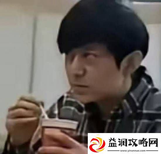 何炅玩自己的赞美食物梗网友