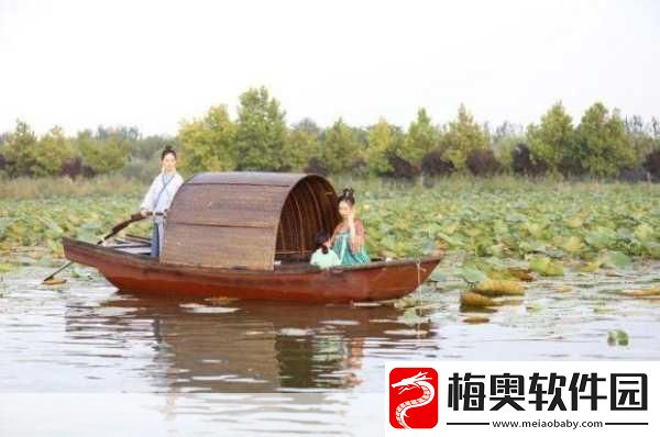 淑荣说把船开到湖中间
