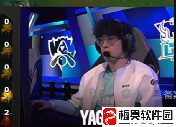 草台班子！膏膏还在！LOL官方比赛版：Scout镜头下方写着Yagao