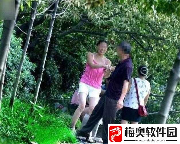 武汉公园老人非法交易图