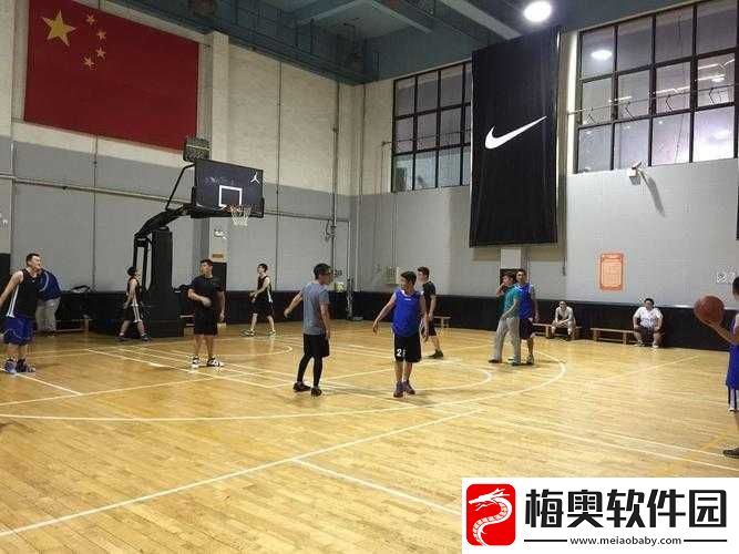 下课后的体育器材室：我的乐园
